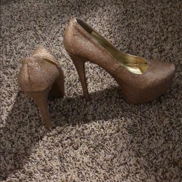 I am selling sparkly 6in high-heels - Picture 4 of 5